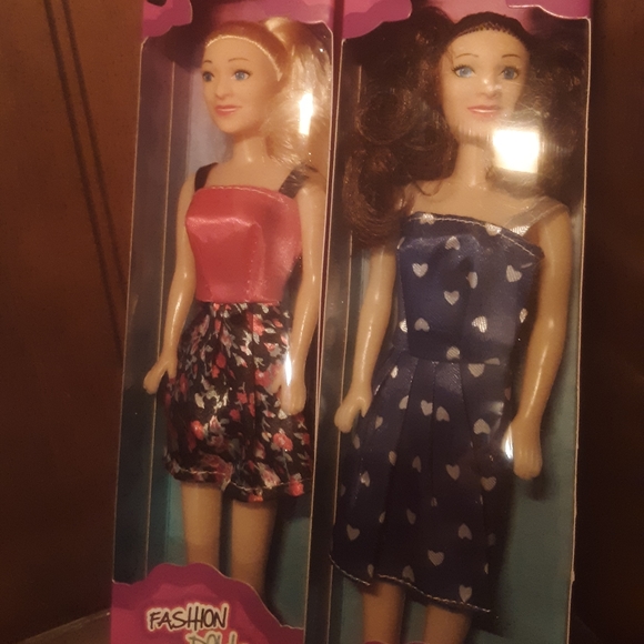 Plastic barbarie dolls - Picture 1 of 1